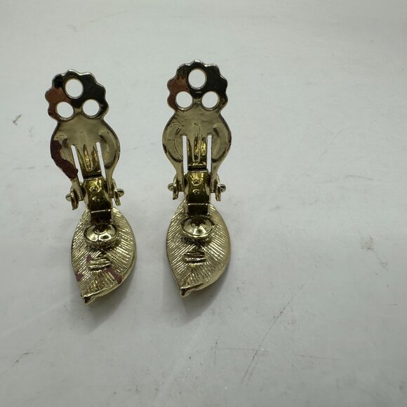 Vintage Gold-Tone Clip-On Leaf Earrings - Picture 4 of 4